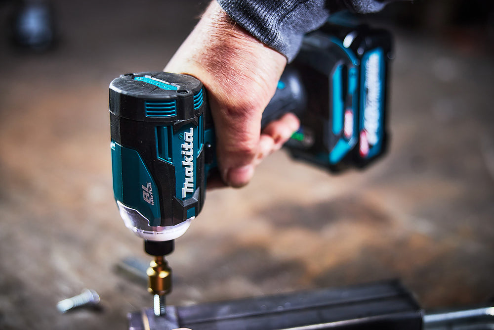 Aparafusadora de Impacto 40V 1/4″ 220Nm Makita TD001GD201